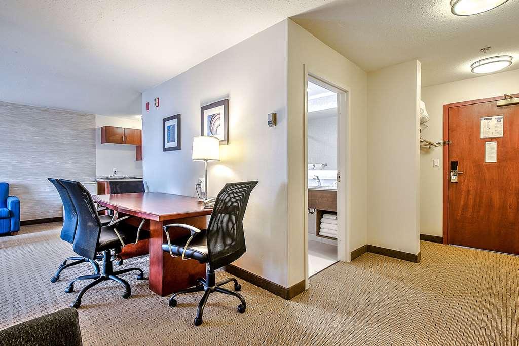 Comfort Inn & Suites South YYC Quarto foto