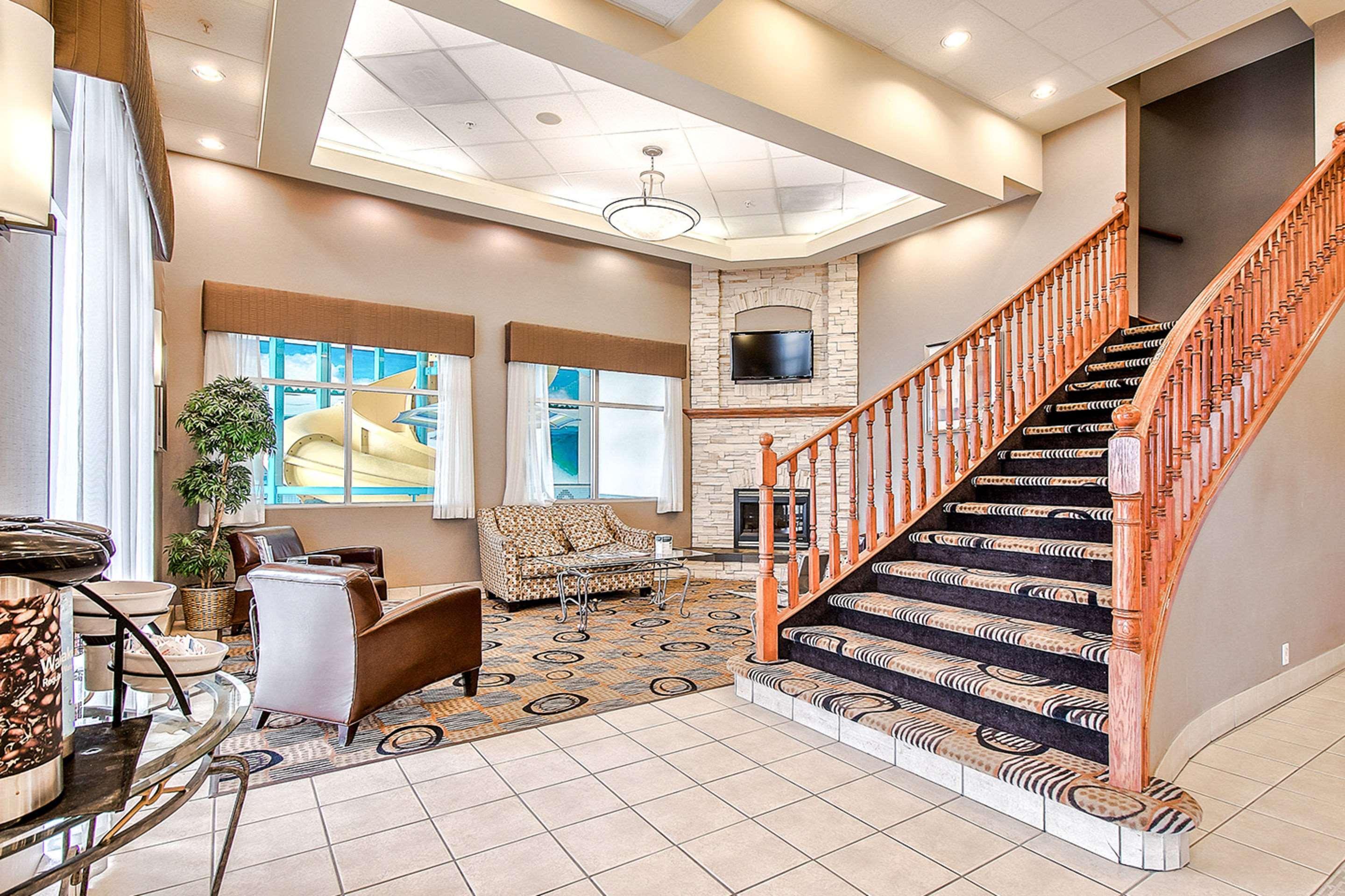 Comfort Inn & Suites South YYC Exterior foto